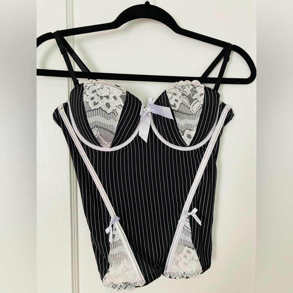Ribbed lingerie with lace
